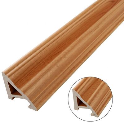Moulures décoratives en bois personnalisées et de tailles variées, avec une haute résistance à l'usure et une installation facile